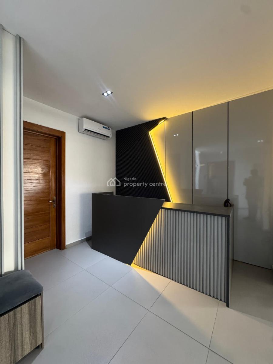 Spacious  3  Bedroom Apartment with Pool, Gym and Reception, Lekki Phase 1, Lekki, Lagos, Flat / Apartment for Sale