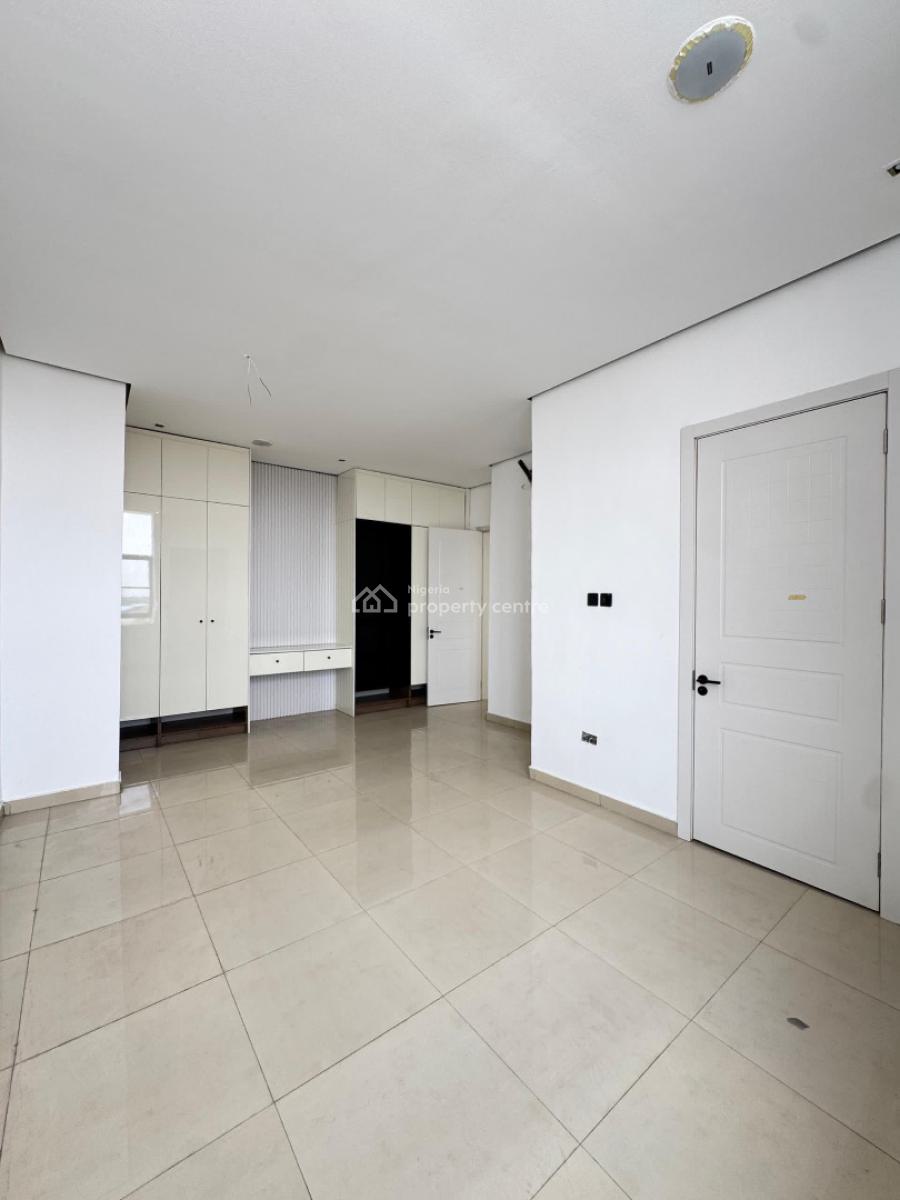 Spacious  3  Bedroom Apartment with Pool, Gym and Reception, Lekki Phase 1, Lekki, Lagos, Flat / Apartment for Sale