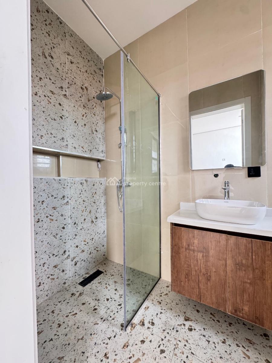 Spacious  3  Bedroom Apartment with Pool, Gym and Reception, Lekki Phase 1, Lekki, Lagos, Flat / Apartment for Sale