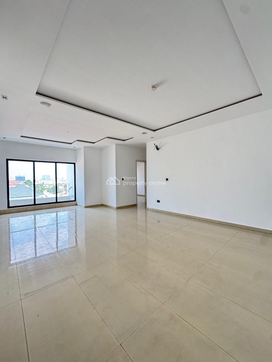 Spacious  3  Bedroom Apartment with Pool, Gym and Reception, Lekki Phase 1, Lekki, Lagos, Flat / Apartment for Sale