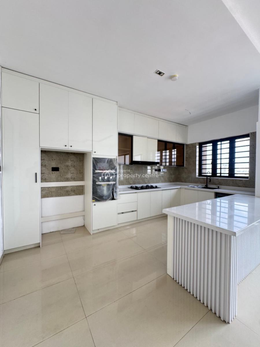 Spacious  3  Bedroom Apartment with Pool, Gym and Reception, Lekki Phase 1, Lekki, Lagos, Flat / Apartment for Sale