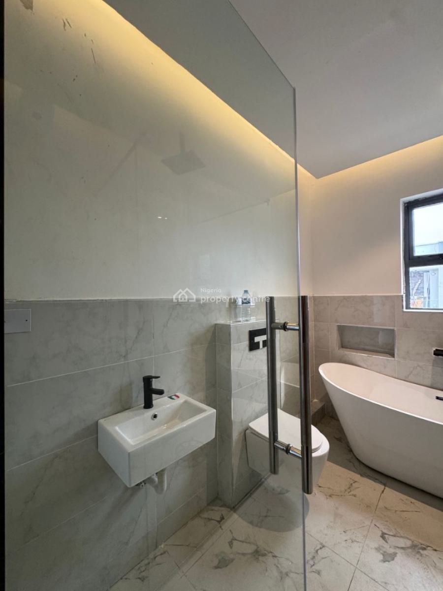 Spacious 2 Bedroom Maisonette in a Well Secure Location, Lekki Phase 1, Lekki, Lagos, Flat / Apartment for Sale