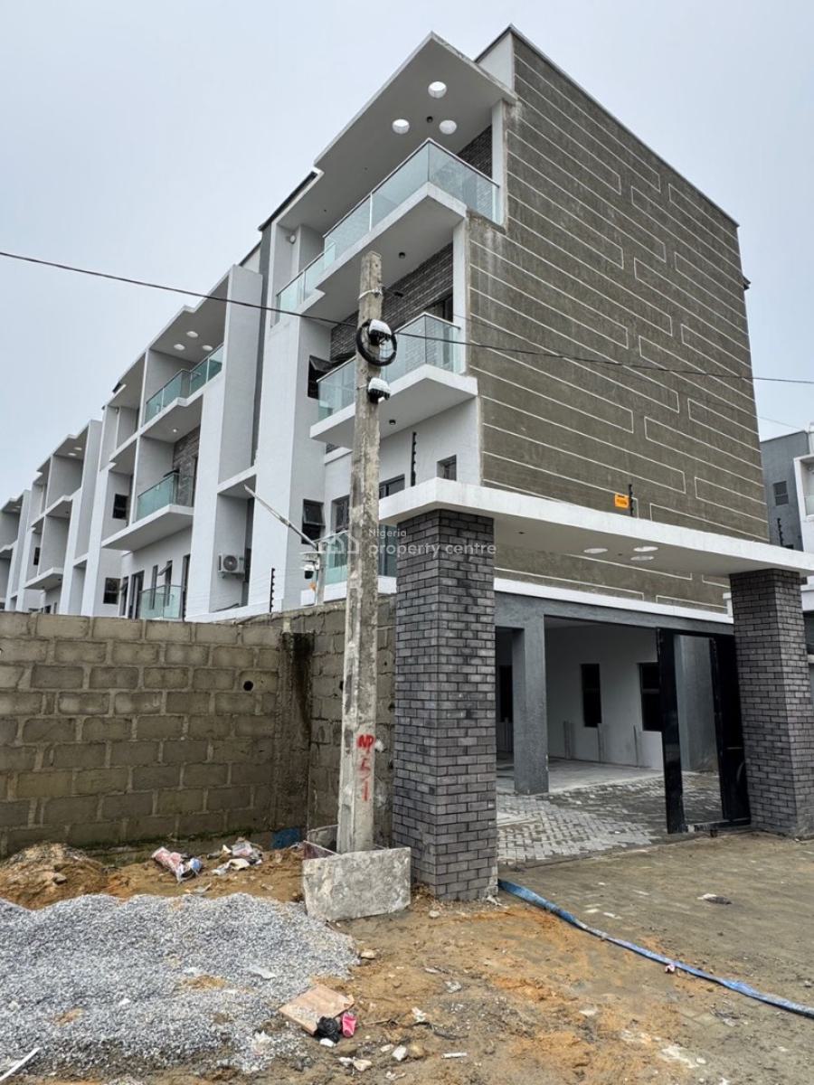 Spacious 2 Bedroom Maisonette in a Well Secure Location, Lekki Phase 1, Lekki, Lagos, Flat / Apartment for Sale