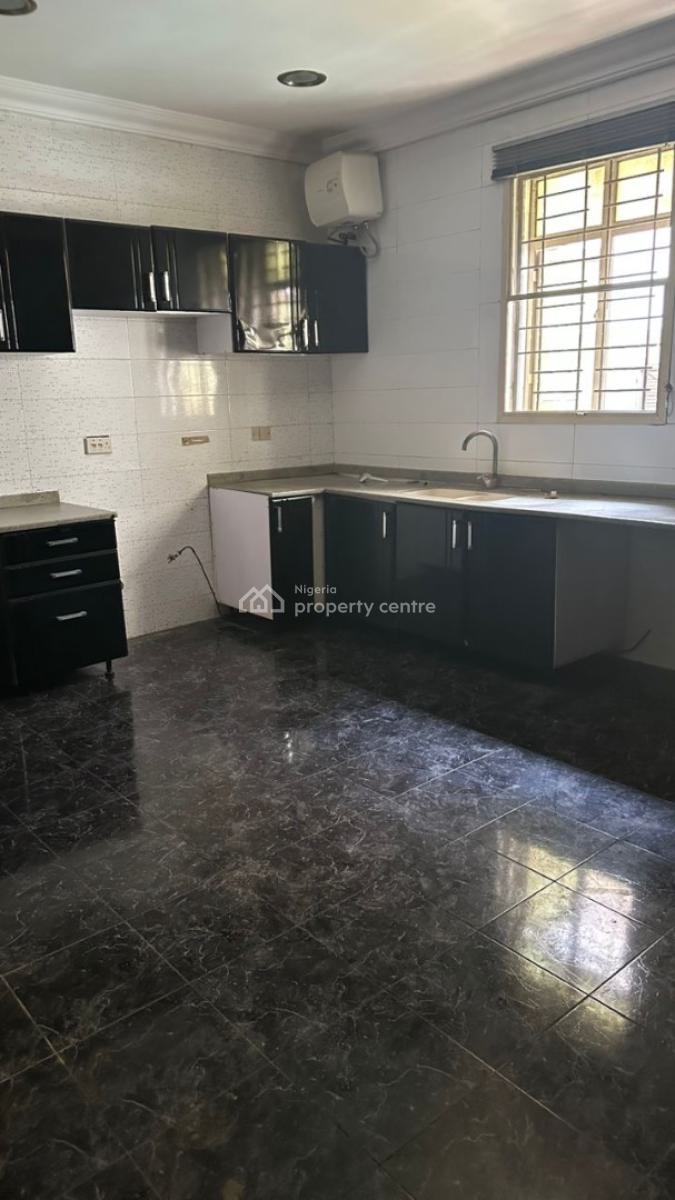 Standard 2 Bedroom Apartment, Lekki Phase 1, Lekki, Lagos, Flat / Apartment for Rent