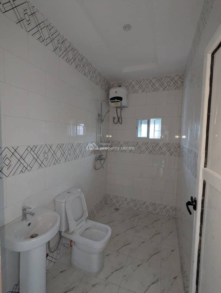 a Clean and Spacious Two (2) Bedroom Flat, Shelter Afrique Estate, Uyo, Akwa Ibom, House for Rent