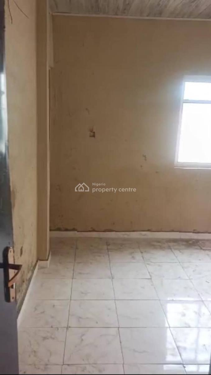 Lovely 2bedroom Flat, Adekunle, Yaba, Lagos, Flat / Apartment for Rent