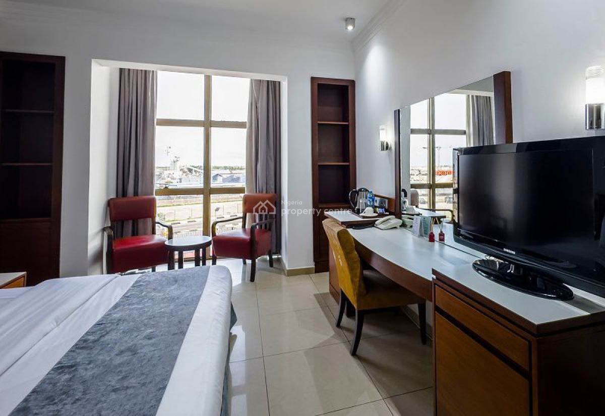 Luxury Hotel in a Prestigious Environment, Victoria Island (vi), Lagos, Hotel / Guest House for Sale