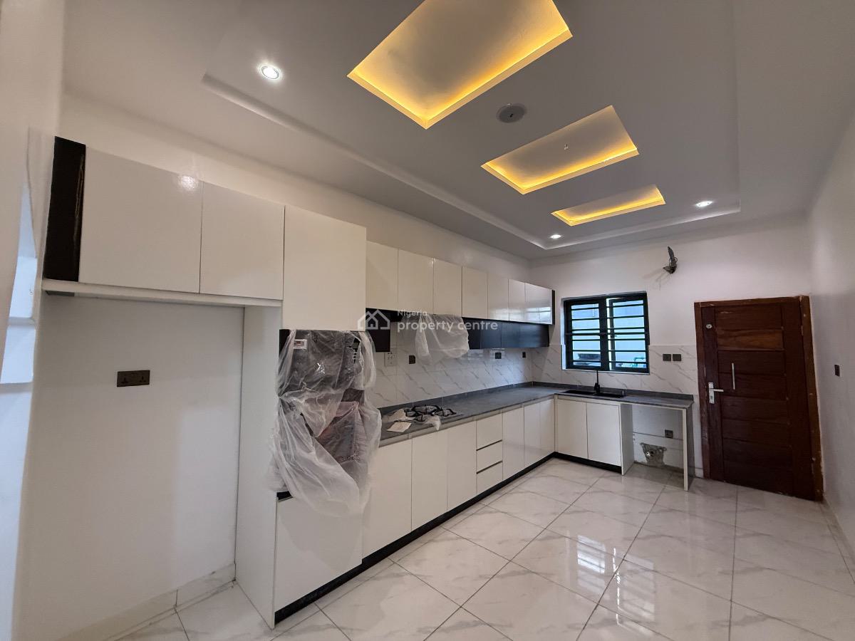 5 Bedroom Fully Detached Duplex for Distress, Ologolo Lekki, Ologolo, Lekki, Lagos, Detached Duplex for Sale