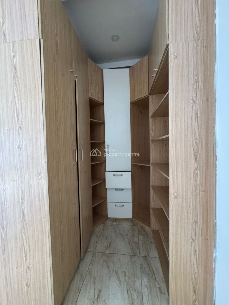 Spacious Masters Bedroom with Ac and Sharing Kitchen, Orchid Road, Lekki, Lagos, Flat / Apartment for Rent