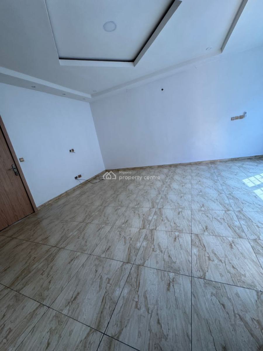 Spacious Masters Bedroom with Ac and Sharing Kitchen, Orchid Road, Lekki, Lagos, Flat / Apartment for Rent
