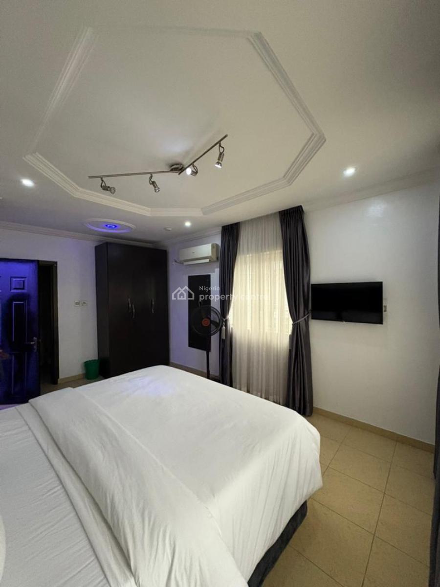 Spacious 3 Bedroom Furnished Apartment, Lekki Phase 1, Lekki, Lagos, Flat / Apartment for Rent