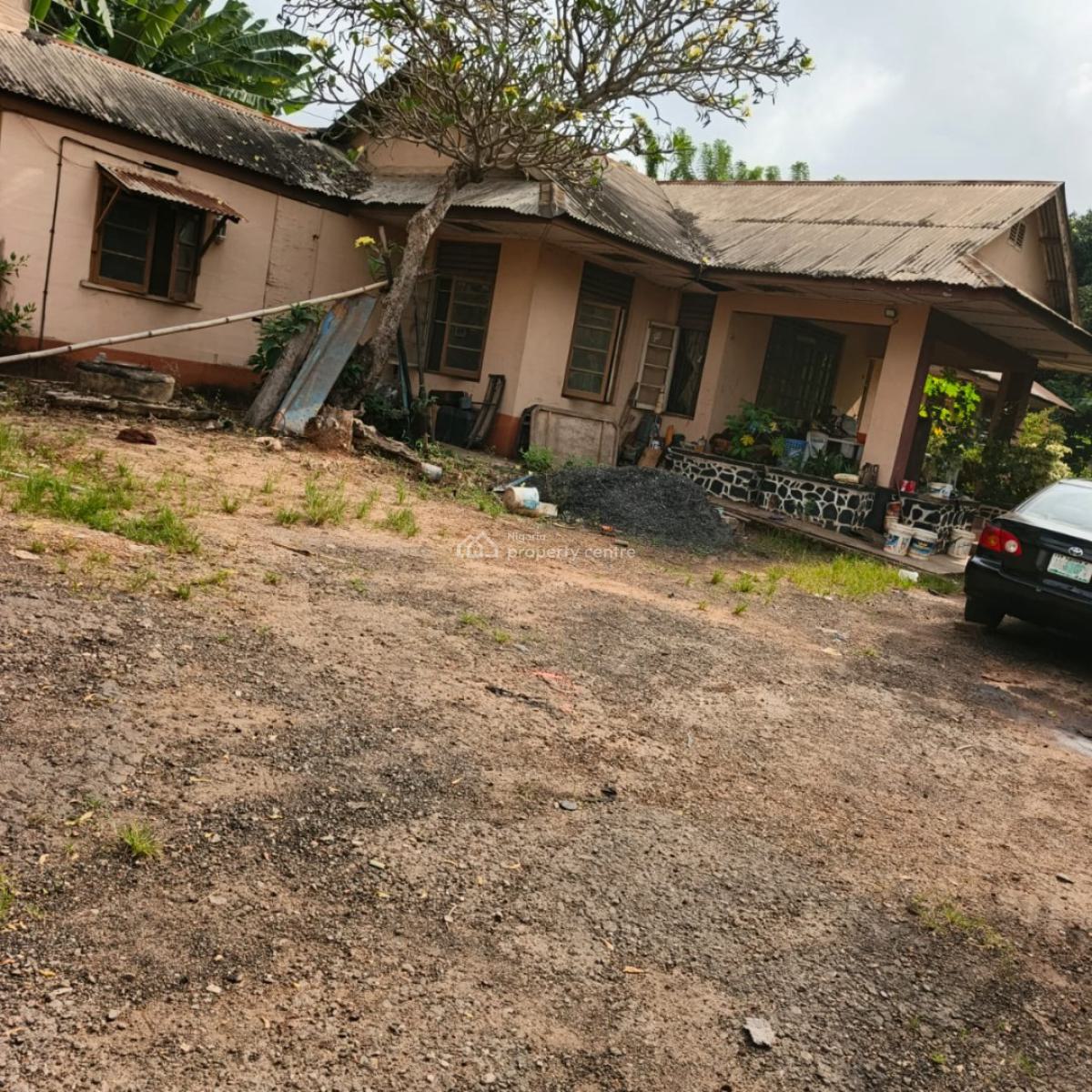 Old Bungalow on 2400sqm of Land, Inside Kobiowu Crescent Iyaganku Gra, Ibadan, Oyo, Residential Land for Sale