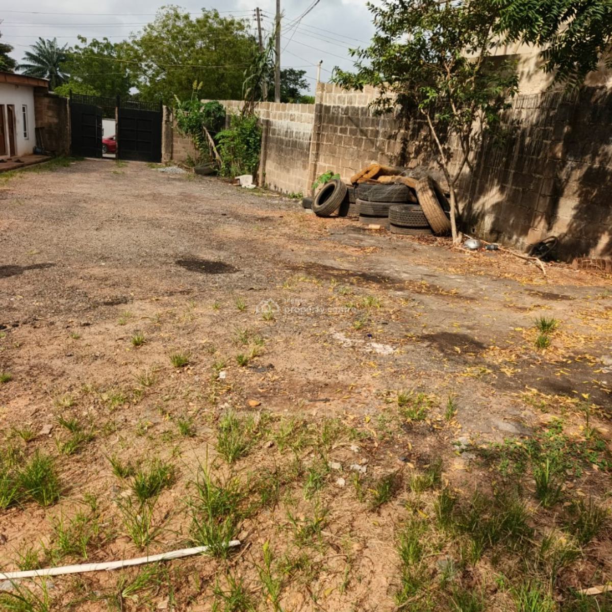 Old Bungalow on 2400sqm of Land, Inside Kobiowu Crescent Iyaganku Gra, Ibadan, Oyo, Residential Land for Sale