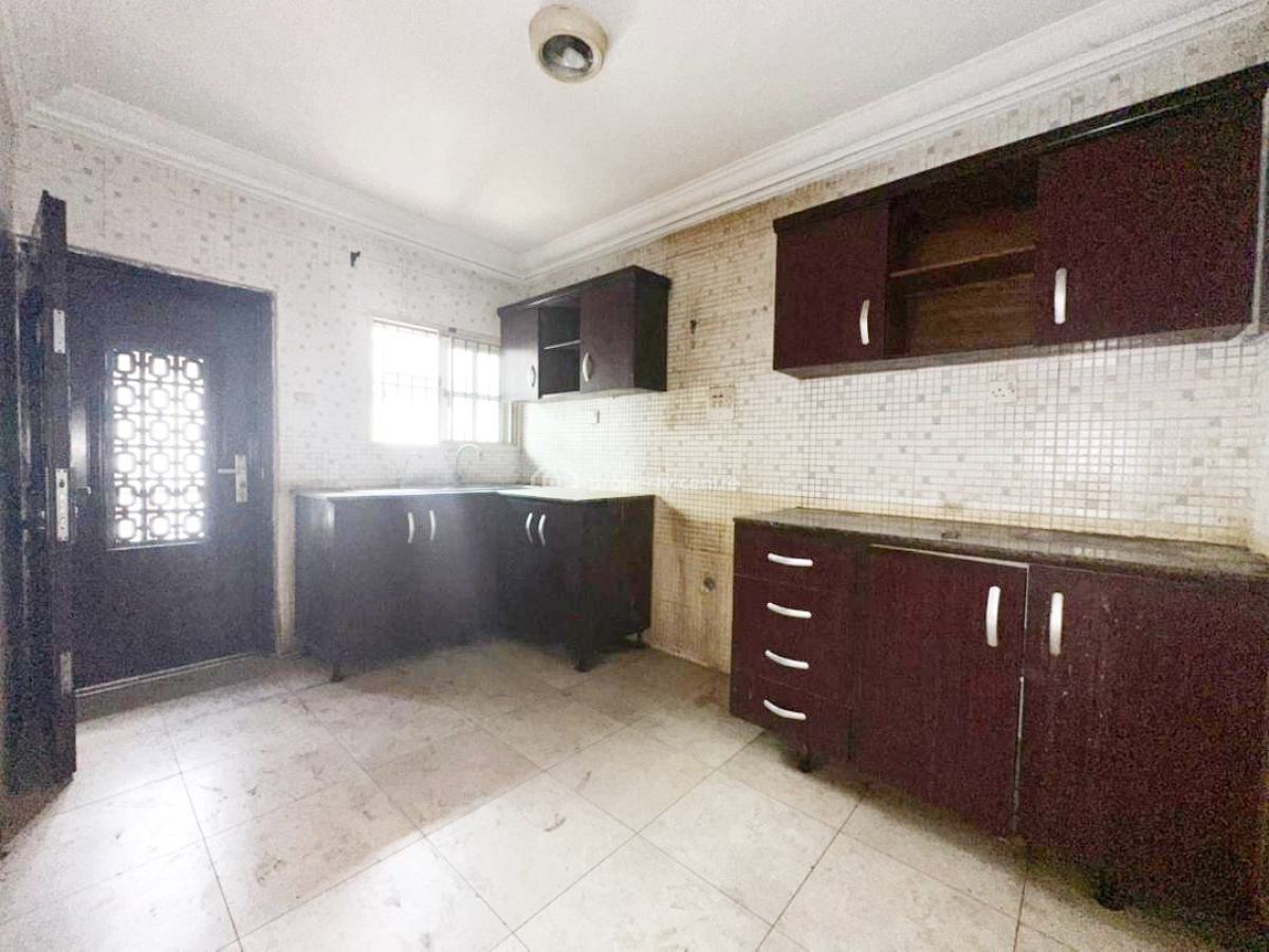 a Well Maintained Spacious 3 Bedroom Flat, Gra Phase 1, Magodo, Lagos, Flat / Apartment for Rent