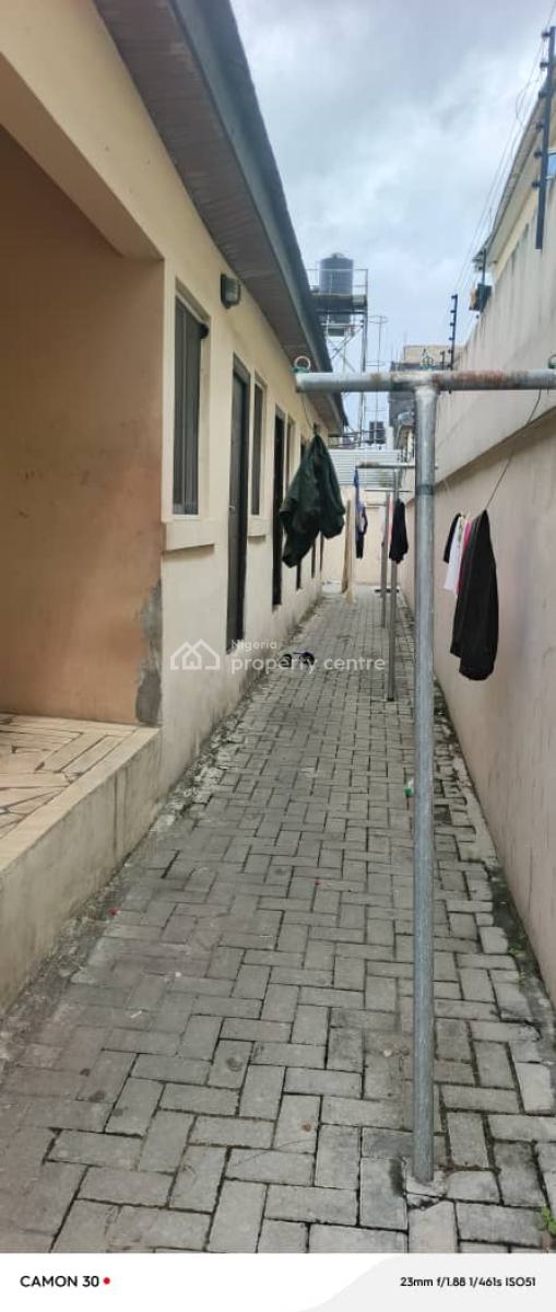 Serviced One-bedroom Penthouse  in a Secure Estate, Lekki Phase 1, Lekki, Lagos, House for Rent