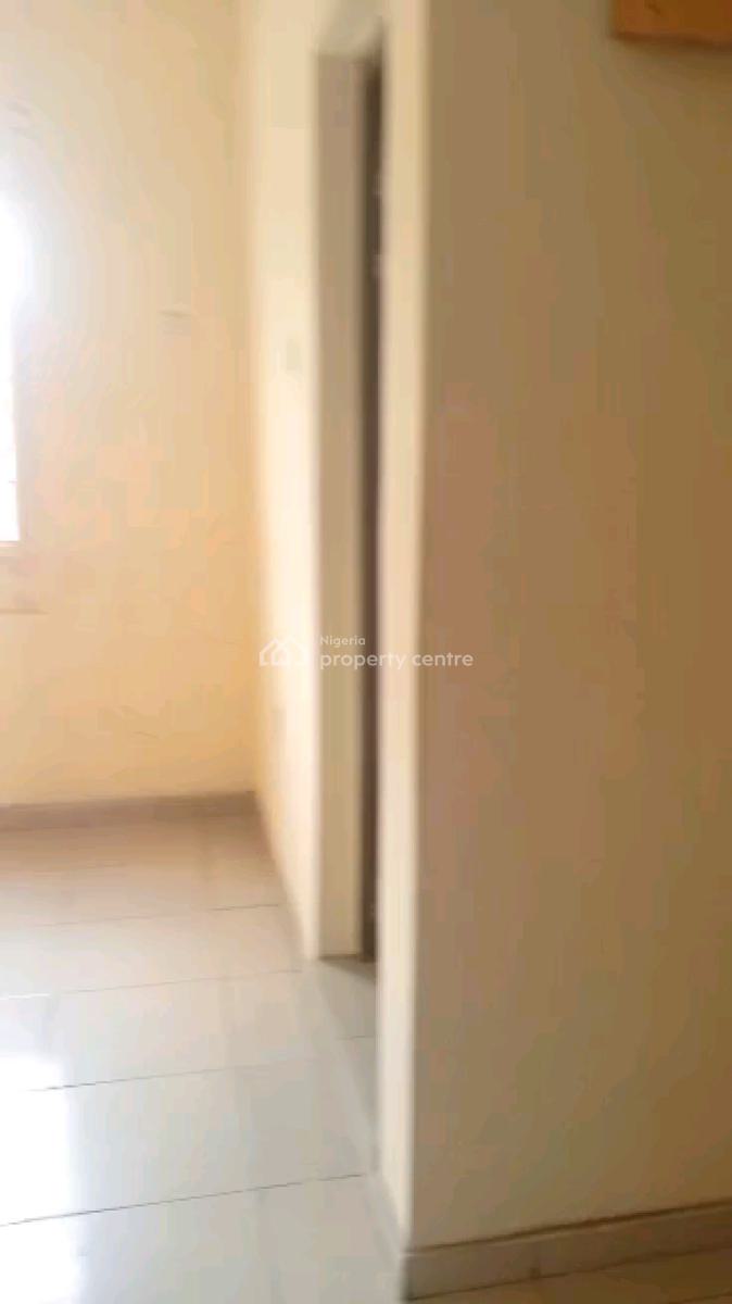 Standard 3 Bedroom Flat  Upstairs Pop with Car Park Kitchen, Off Pedro Street, Iwaya, Yaba, Lagos, Flat / Apartment for Rent