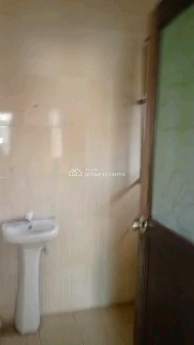 Standard 3 Bedroom Flat  Upstairs Pop with Car Park Kitchen, Off Pedro Street, Iwaya, Yaba, Lagos, Flat / Apartment for Rent