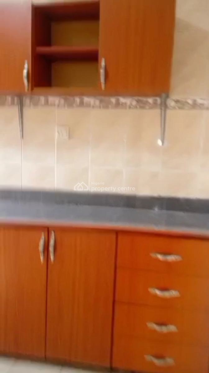 Standard 3 Bedroom Flat  Upstairs Pop with Car Park Kitchen, Off Pedro Street, Iwaya, Yaba, Lagos, Flat / Apartment for Rent