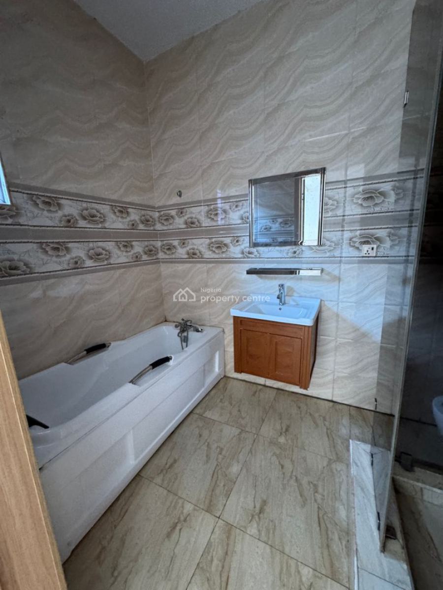 Spacious Master Bedroom, Lekki, Lagos, Flat / Apartment for Rent