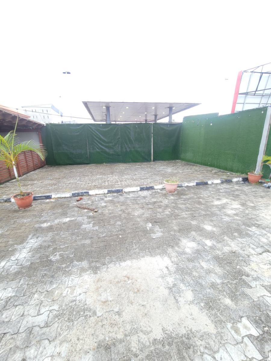 Spacious and Standard Lounge, Sangotedo, Ajah, Lagos, Restaurant / Bar Short Let