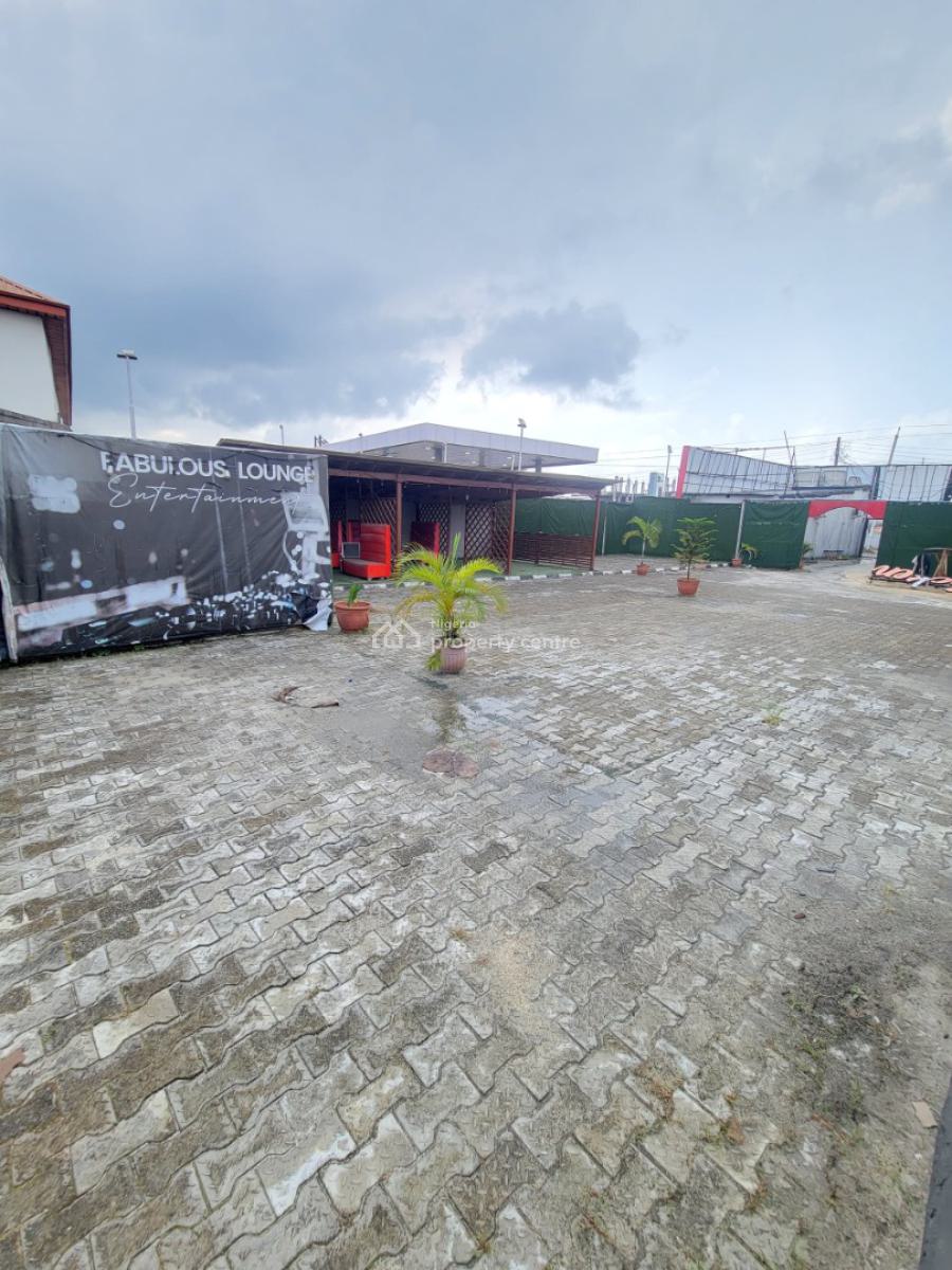 Spacious and Standard Lounge, Sangotedo, Ajah, Lagos, Restaurant / Bar Short Let