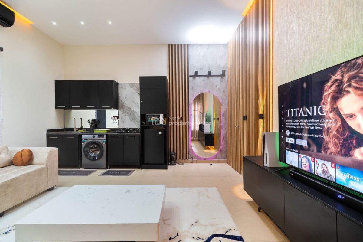 Cheerful 1bed + Ps4 in a Secure Estate - Spartan, Lekki Phase 1, Lekki, Lagos, Flat / Apartment Short Let