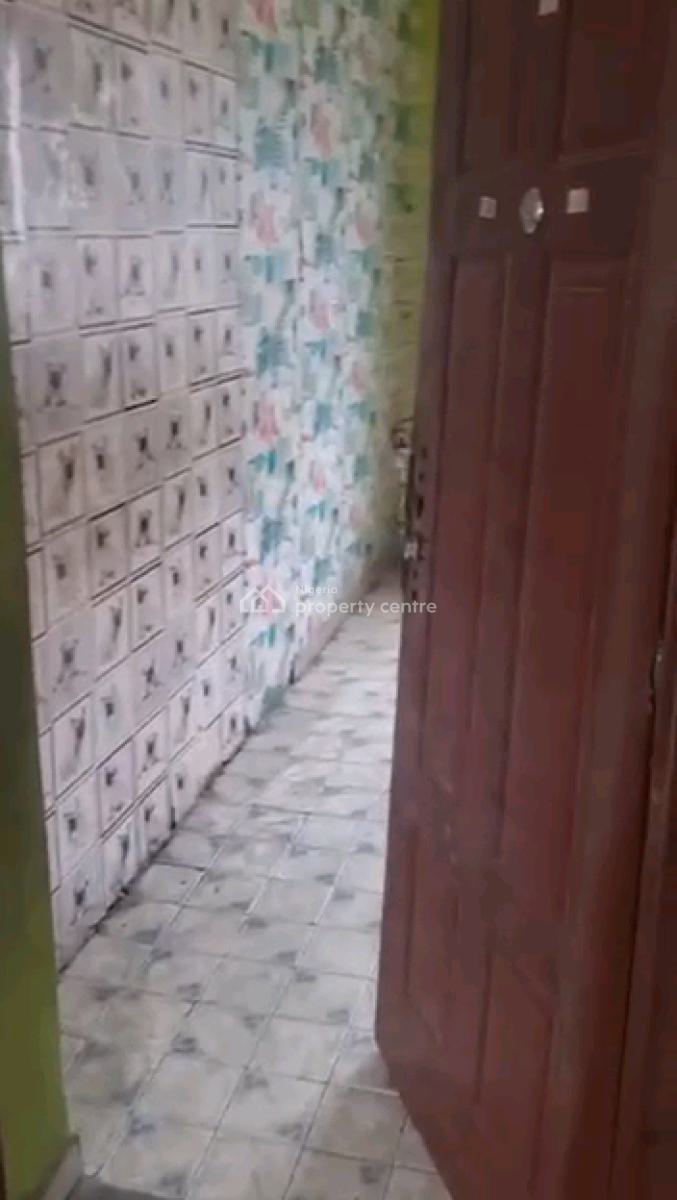 Decent Spacious 3 Bedroom Ground Floor Not En-suite 2toilet, Gbagada, Lagos, Flat / Apartment for Rent