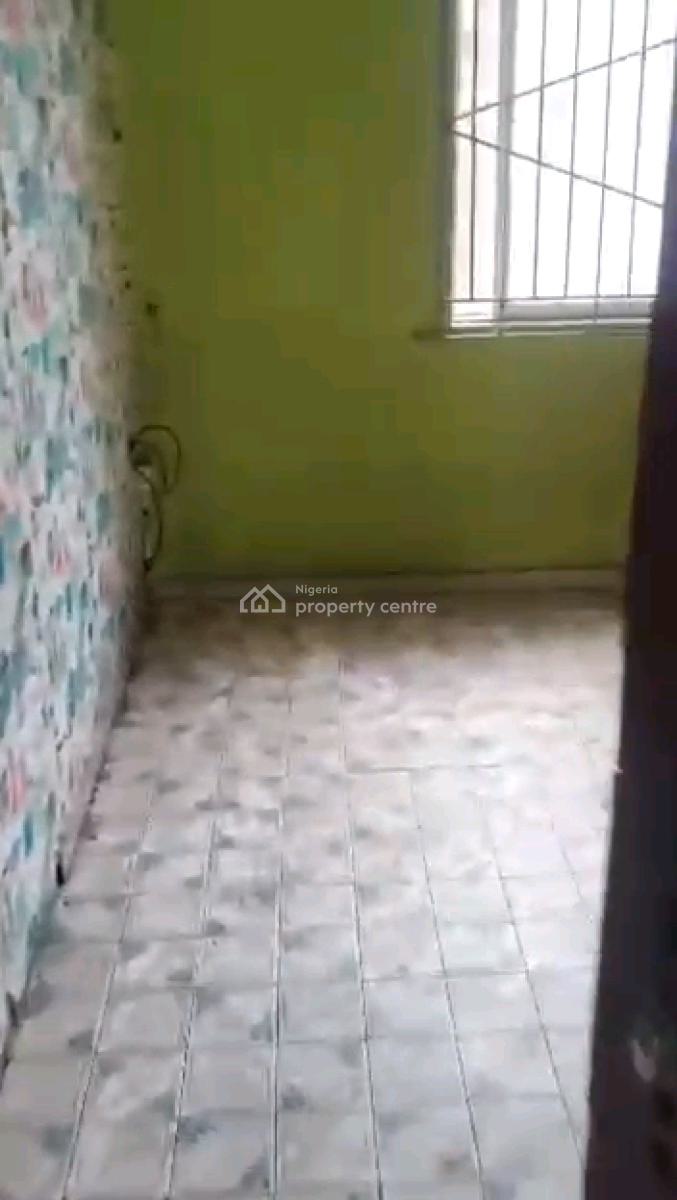 Decent Spacious 3 Bedroom Ground Floor Not En-suite 2toilet, Gbagada, Lagos, Flat / Apartment for Rent
