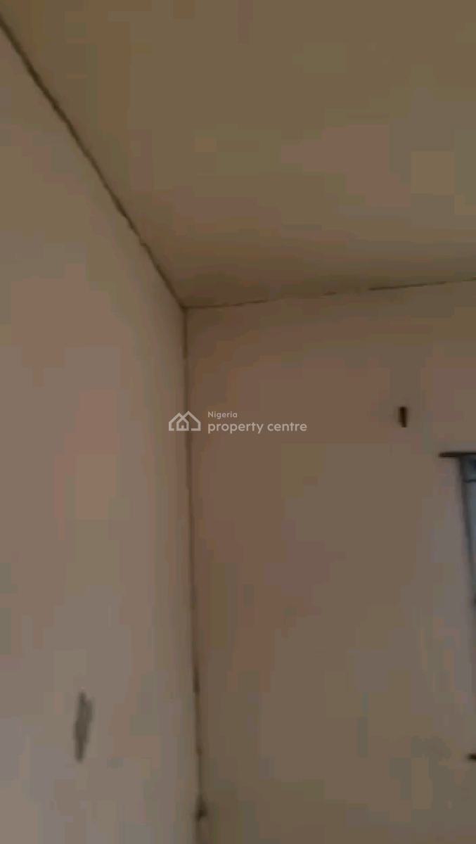 Decent Spacious 3 Bedroom Ground Floor Not En-suite 2toilet, Gbagada, Lagos, Flat / Apartment for Rent