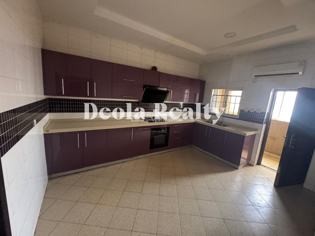 an Executive 3 Bedroom Penthouses with Bq, Pool, Lekki Phase 1, Lekki, Lagos, Flat / Apartment for Rent