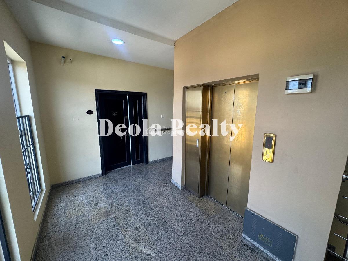 an Executive 3 Bedroom Penthouses with Bq, Pool, Lekki Phase 1, Lekki, Lagos, Flat / Apartment for Rent