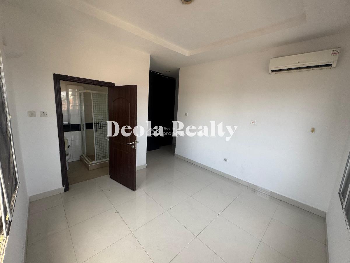 an Executive 3 Bedroom Penthouses with Bq, Pool, Lekki Phase 1, Lekki, Lagos, Flat / Apartment for Rent