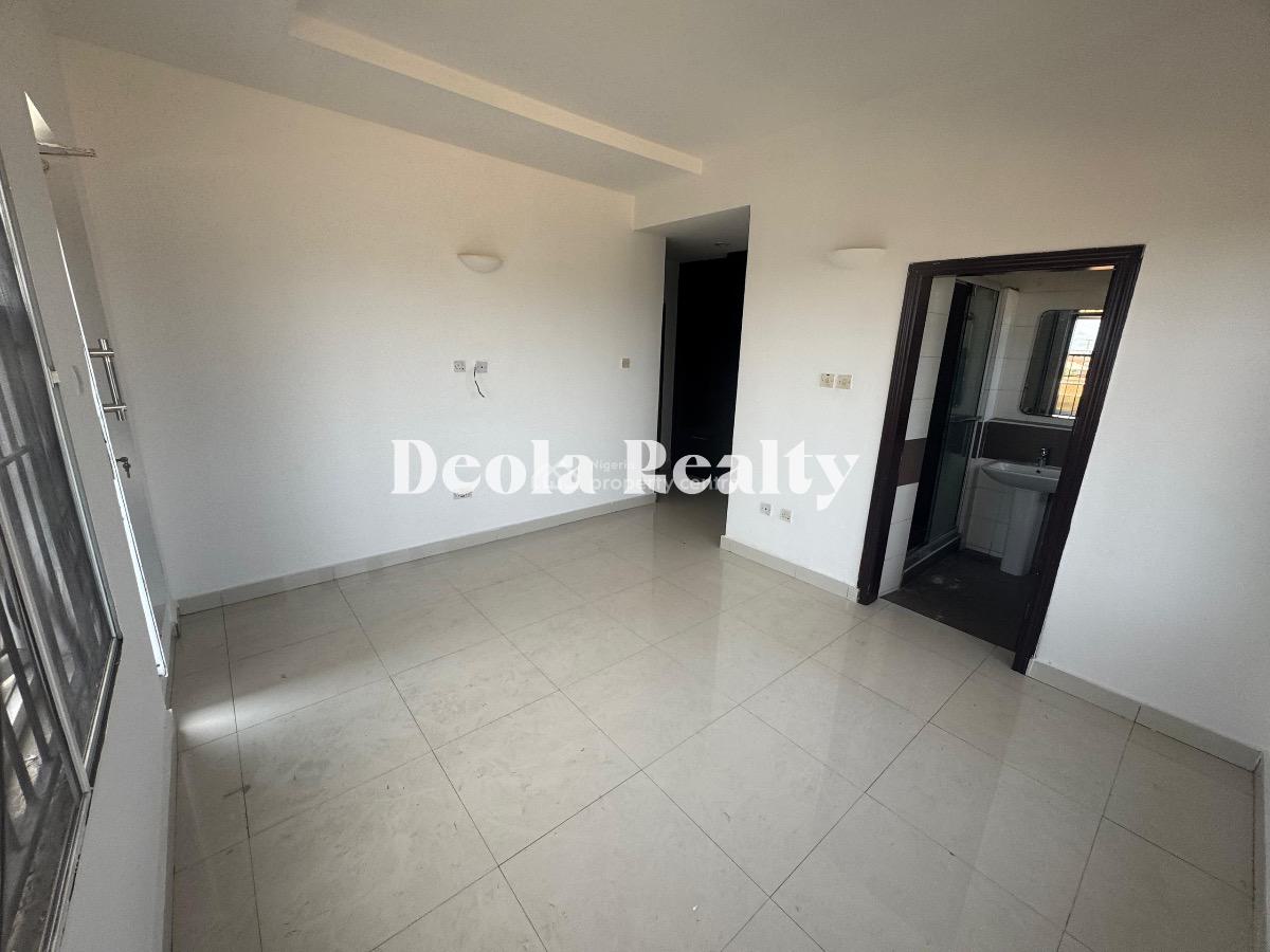 an Executive 3 Bedroom Penthouses with Bq, Pool, Lekki Phase 1, Lekki, Lagos, Flat / Apartment for Rent