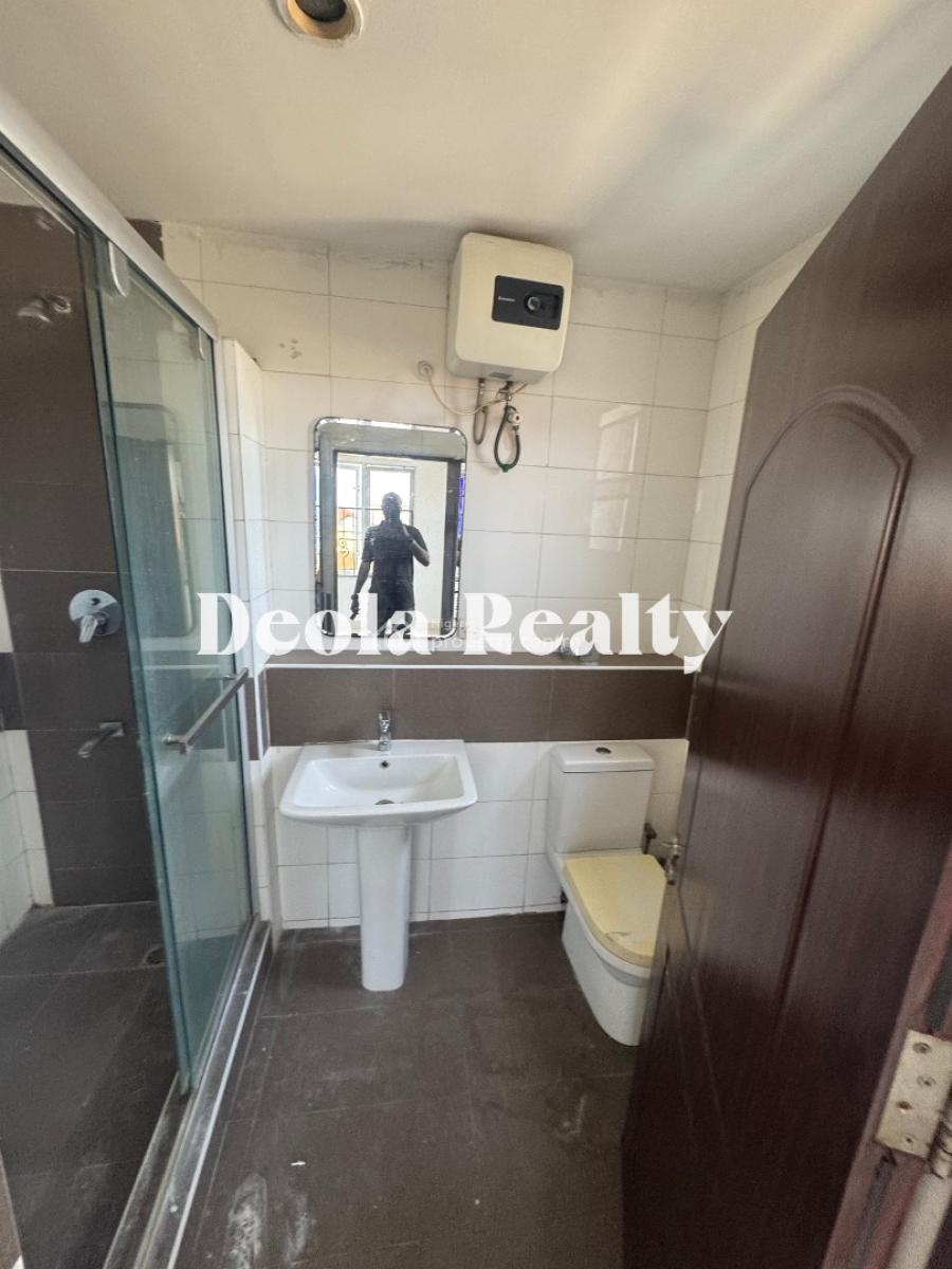 an Executive 3 Bedroom Penthouses with Bq, Pool, Lekki Phase 1, Lekki, Lagos, Flat / Apartment for Rent