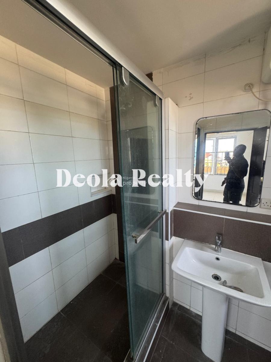 an Executive 3 Bedroom Penthouses with Bq, Pool, Lekki Phase 1, Lekki, Lagos, Flat / Apartment for Rent