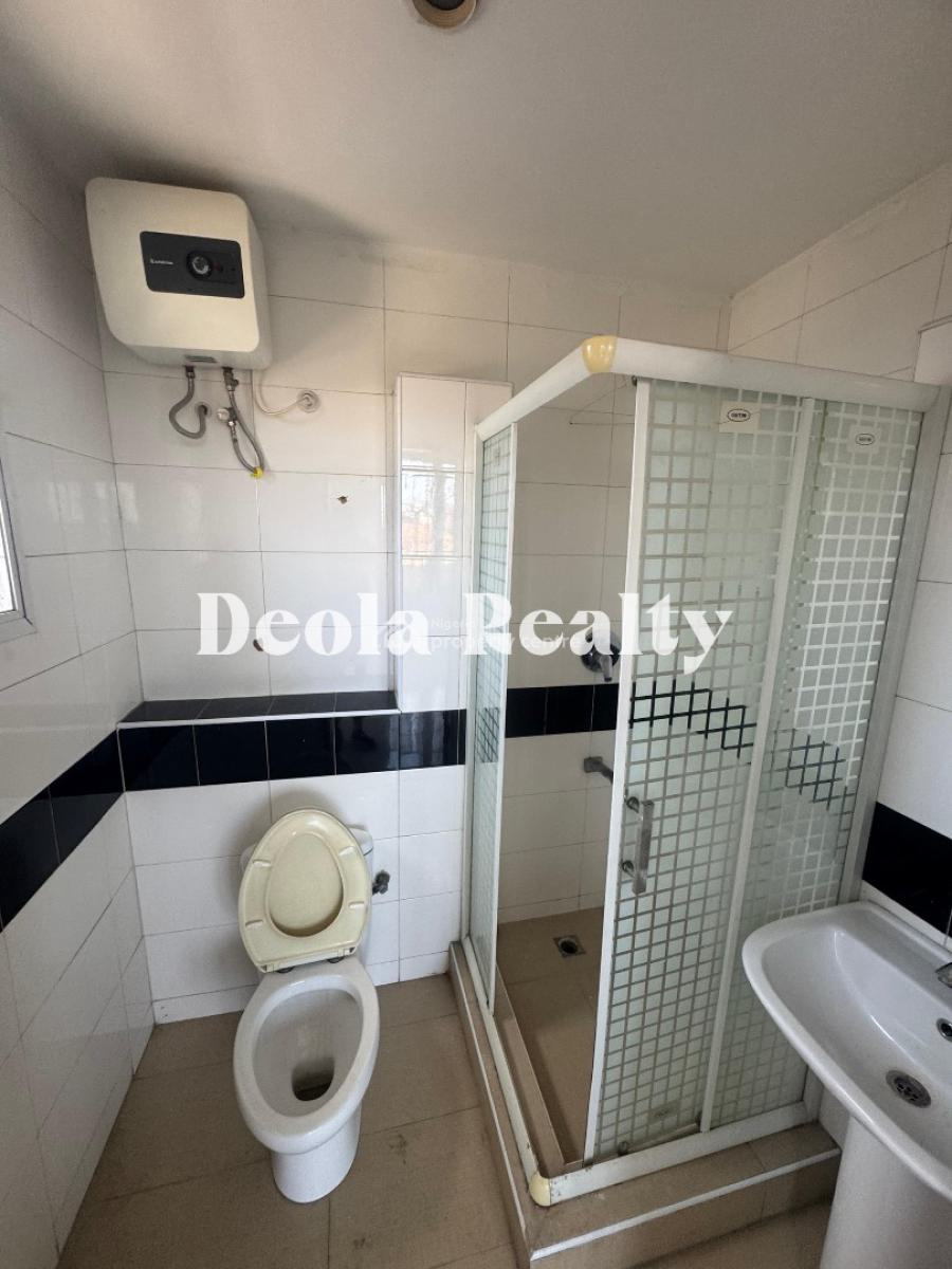 an Executive 3 Bedroom Penthouses with Bq, Pool, Lekki Phase 1, Lekki, Lagos, Flat / Apartment for Rent