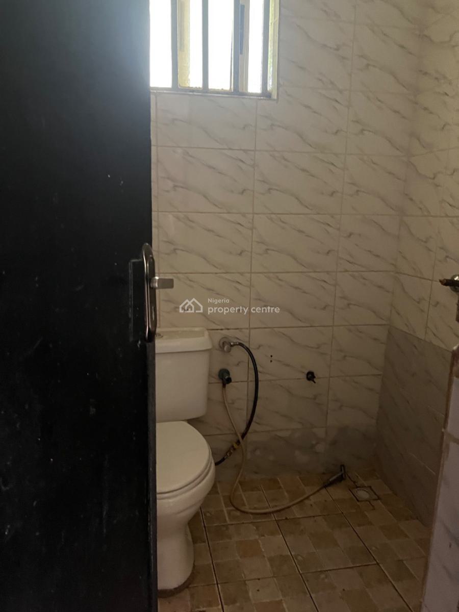 Spacious 1 Bedroom Flat, , 2 Toilet, Ground Floor, Tarred Rd, By Arab (tarred Rd), Utako, Abuja, Flat / Apartment for Rent