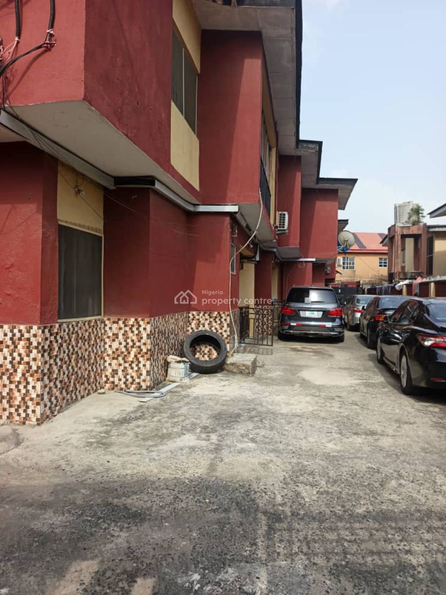 a Spacious 3 Bedroom Ground Flat, Medina Estate, Medina, Gbagada, Lagos, Flat / Apartment for Rent