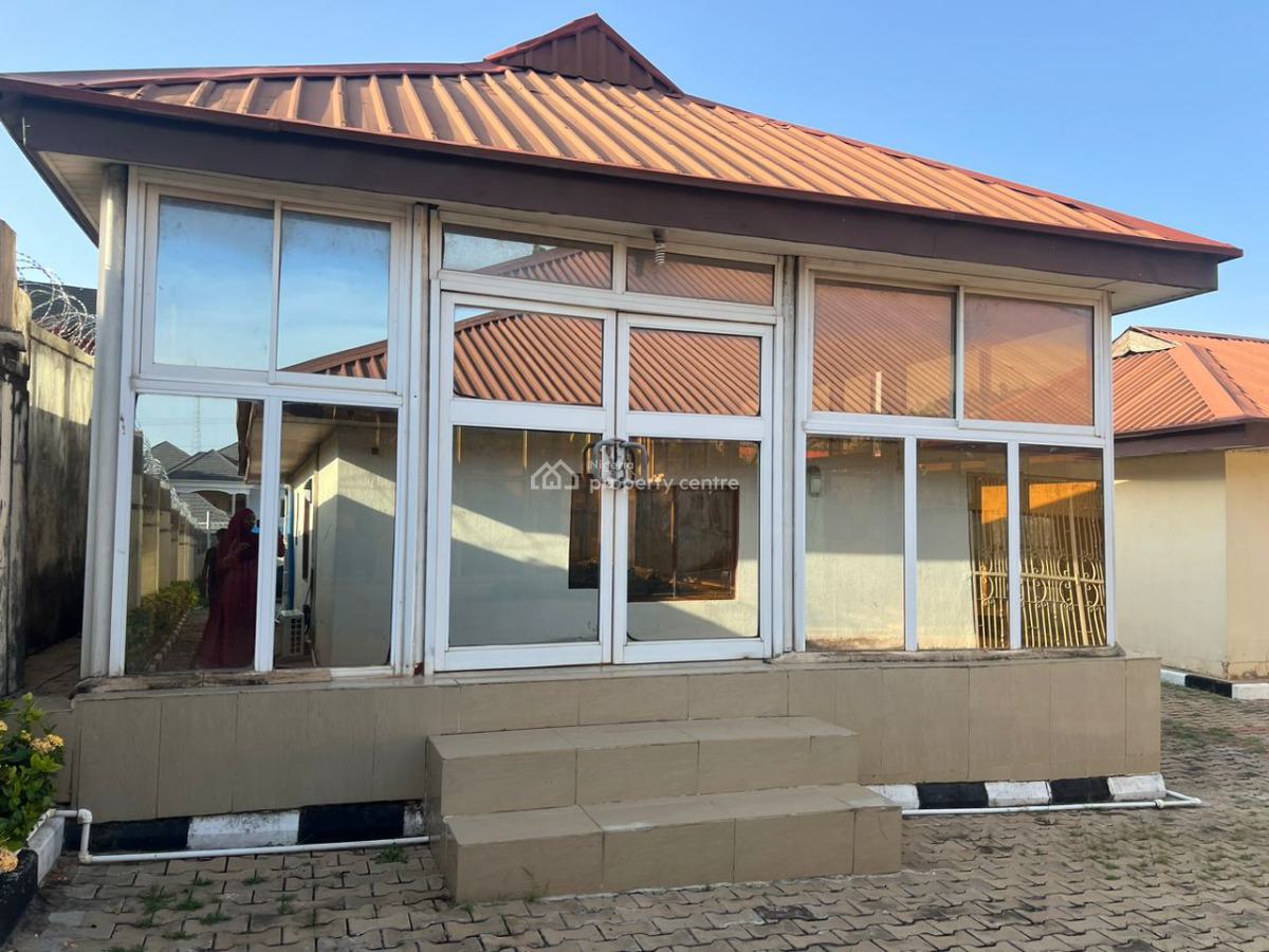 5 Bedroom Bungalow and 2 Bedroom Bq, Yahaya Road, Kaduna North, Kaduna, Detached Bungalow for Sale