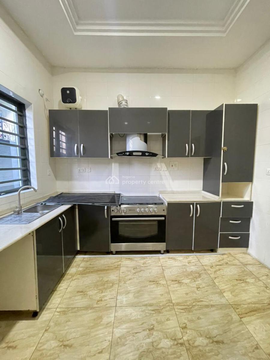 2 Bedroom Flat, Crest Villa Estate, Ologolo, Lekki, Lagos, Flat / Apartment for Rent