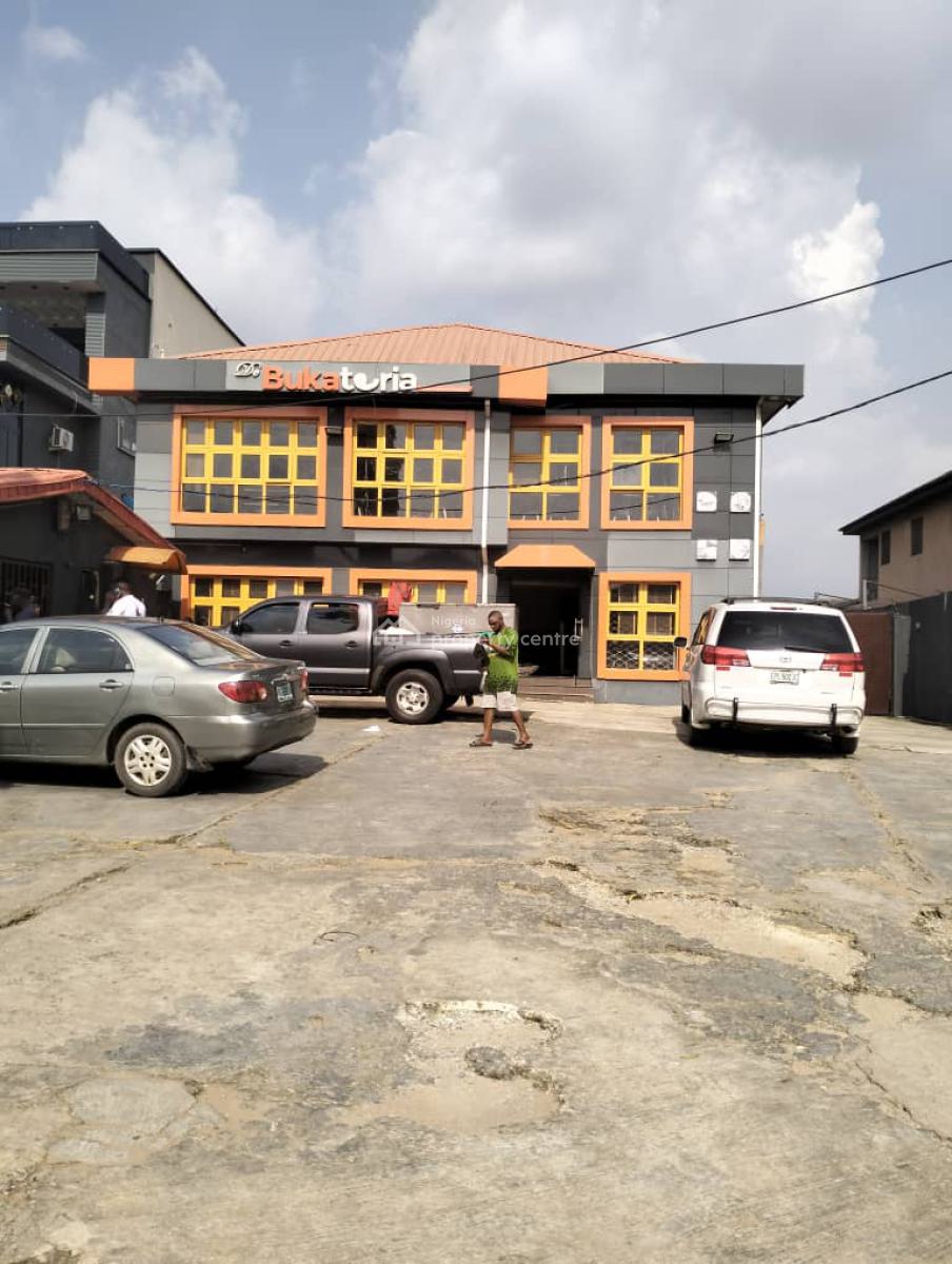 Commercial Building, Along Governors Road, Alimosho, Lagos, Restaurant / Bar for Rent