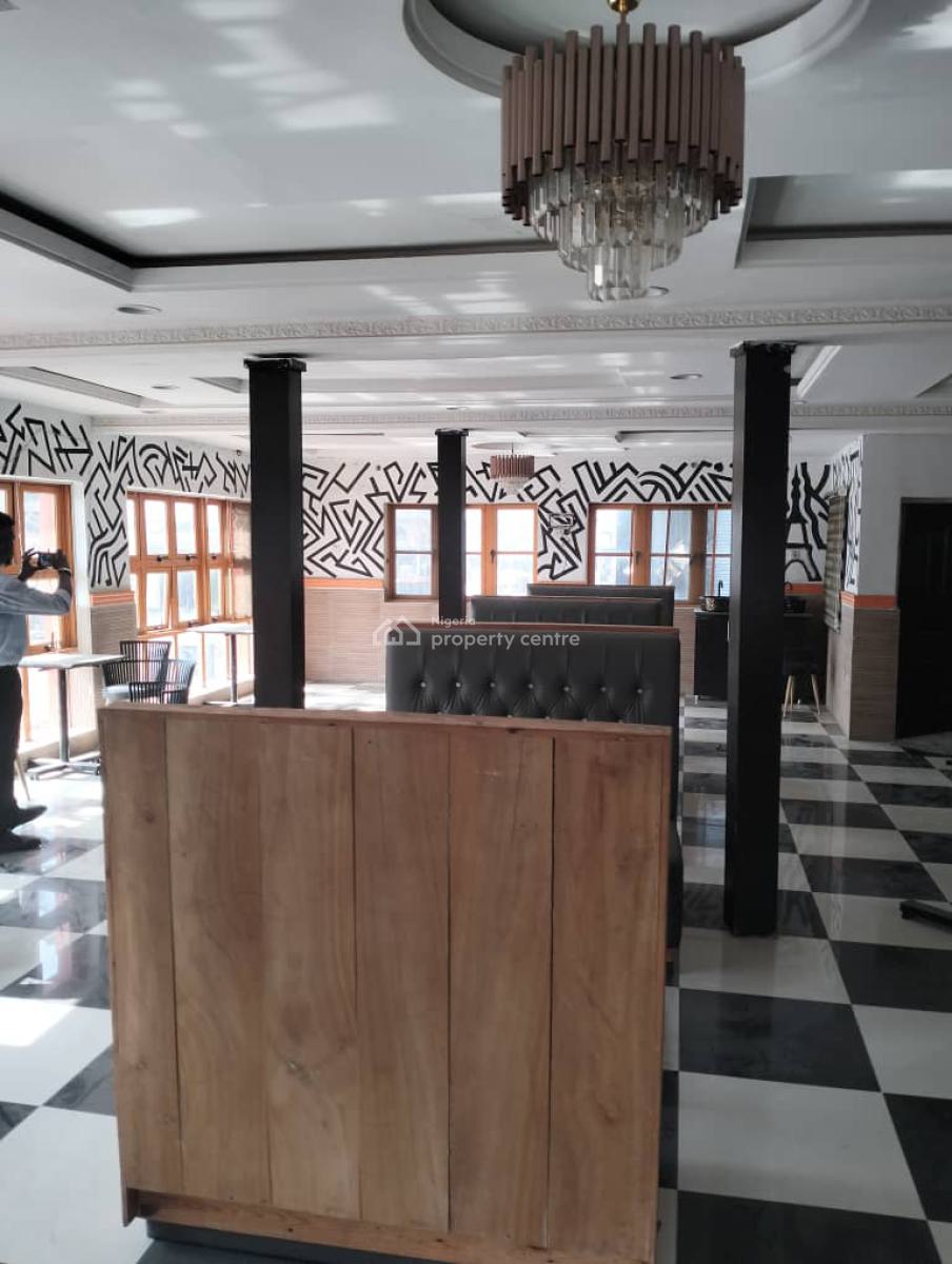 Commercial Building, Along Governors Road, Alimosho, Lagos, Restaurant / Bar for Rent