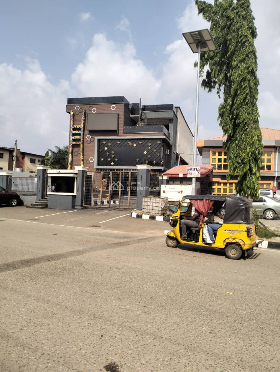 Commercial Building, Along Governors Road, Alimosho, Lagos, Restaurant / Bar for Rent