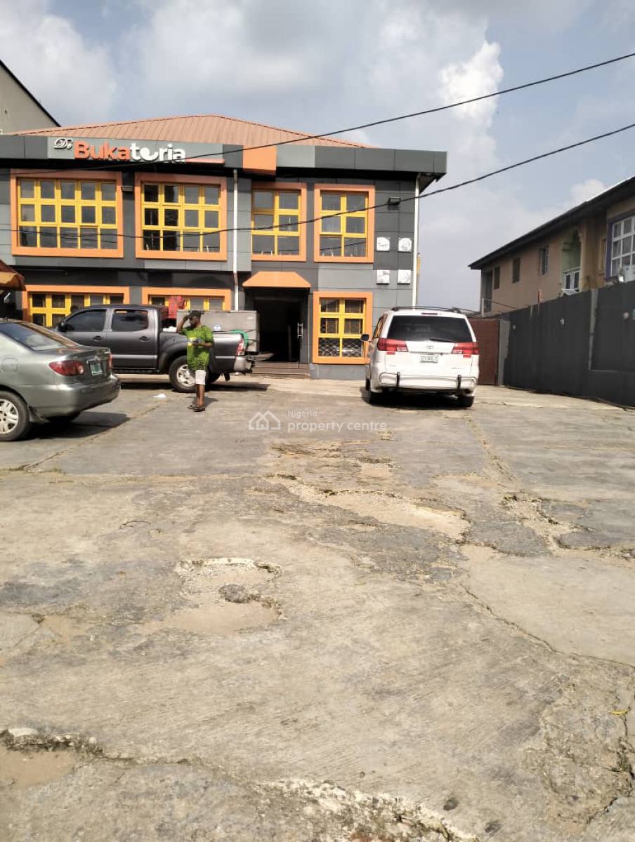 Commercial Building, Along Governors Road, Alimosho, Lagos, Restaurant / Bar for Rent