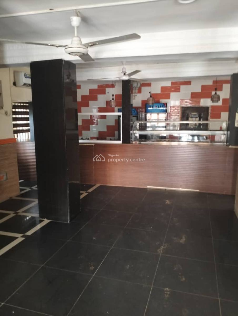 Commercial Building, Along Governors Road, Alimosho, Lagos, Restaurant / Bar for Rent