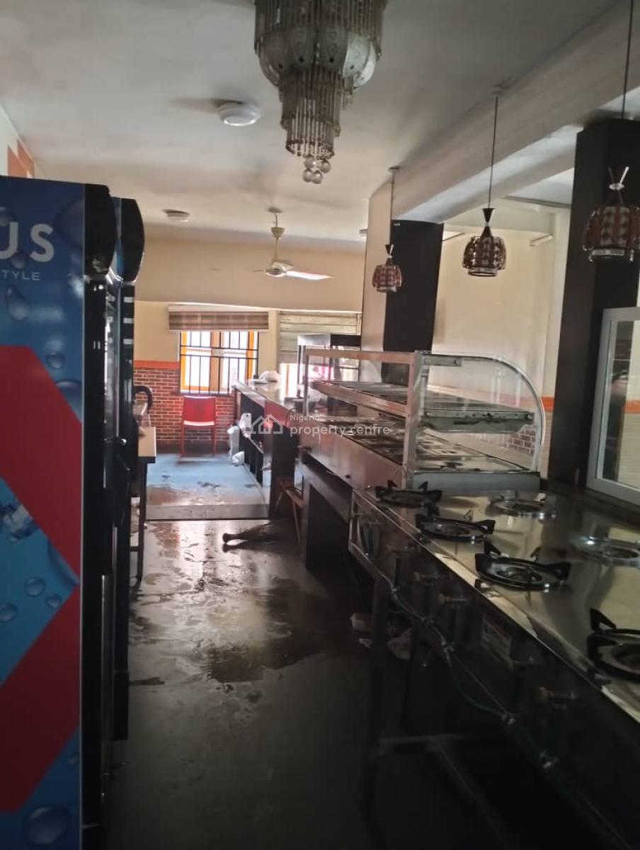 Commercial Building, Along Governors Road, Alimosho, Lagos, Restaurant / Bar for Rent