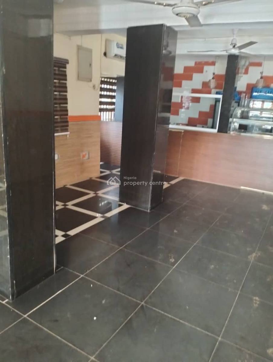 Commercial Building, Along Governors Road, Alimosho, Lagos, Restaurant / Bar for Rent