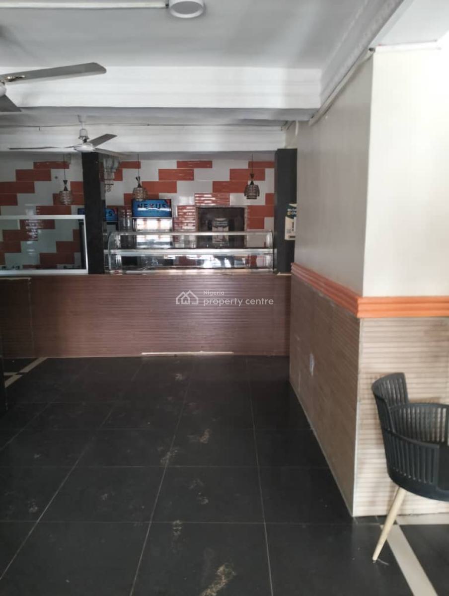 Commercial Building, Along Governors Road, Alimosho, Lagos, Restaurant / Bar for Rent
