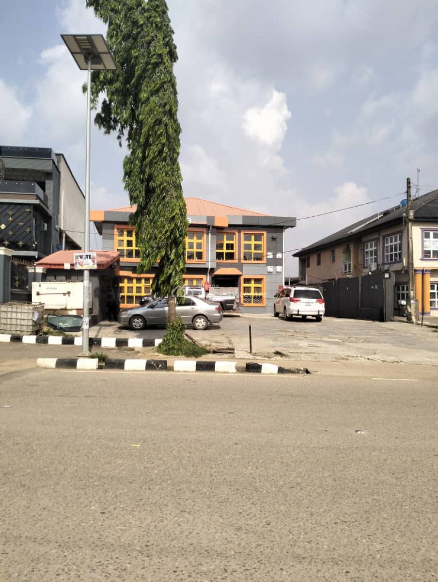 Commercial Building, Along Governors Road, Alimosho, Lagos, Restaurant / Bar for Rent