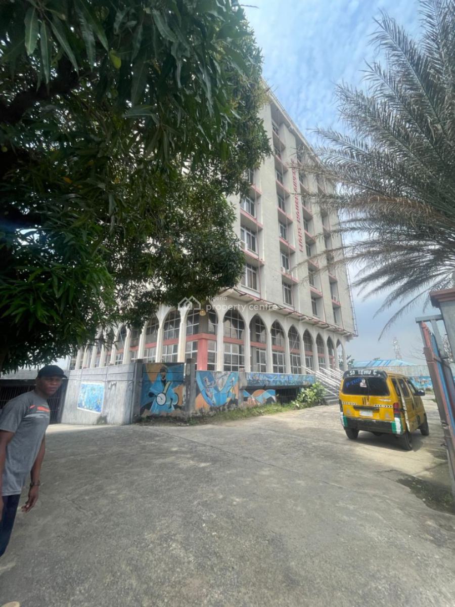 Open Plan Office Building on 8 Floors, Muritala Muhammed Way, Jibowu, Yaba, Lagos, Church for Rent